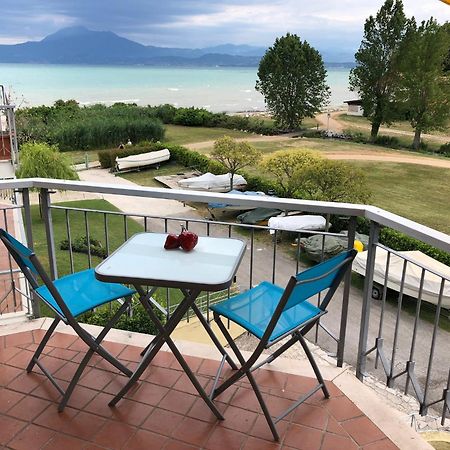 Seeblickwohnung Sirmione - Fronte Lago Mit Privatsteg Екстериор снимка