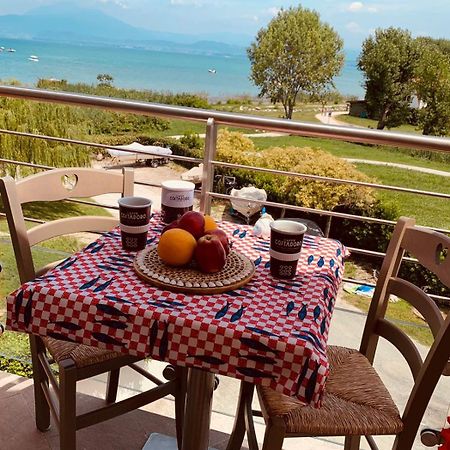 Seeblickwohnung Sirmione - Fronte Lago Mit Privatsteg Екстериор снимка