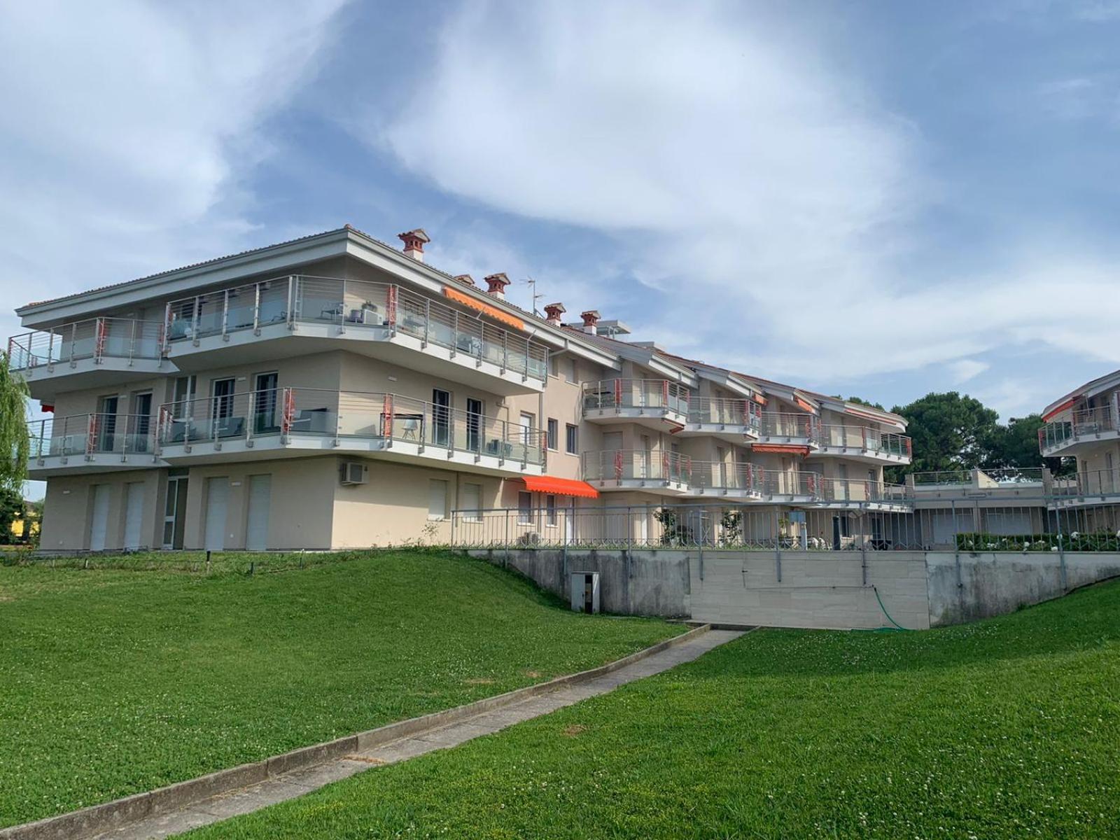Seeblickwohnung Sirmione - Fronte Lago Mit Privatsteg Екстериор снимка