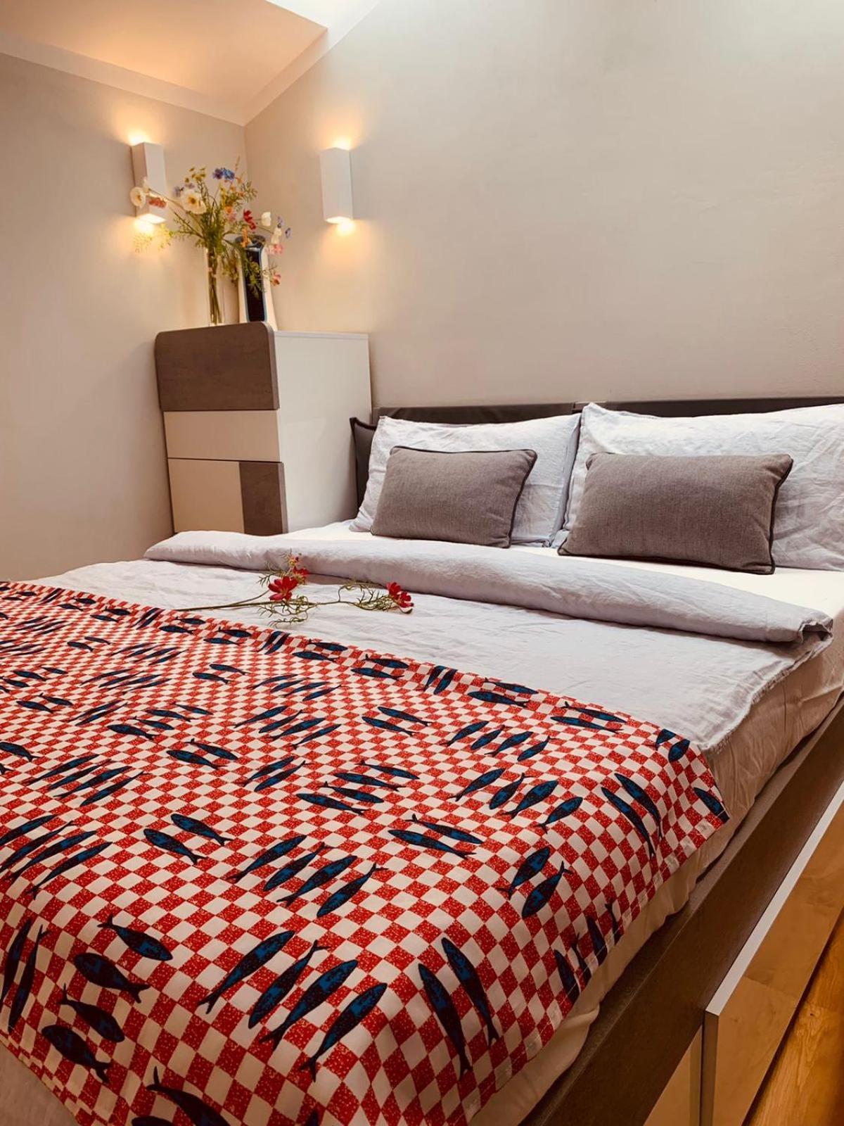 Seeblickwohnung Sirmione - Fronte Lago Mit Privatsteg Екстериор снимка