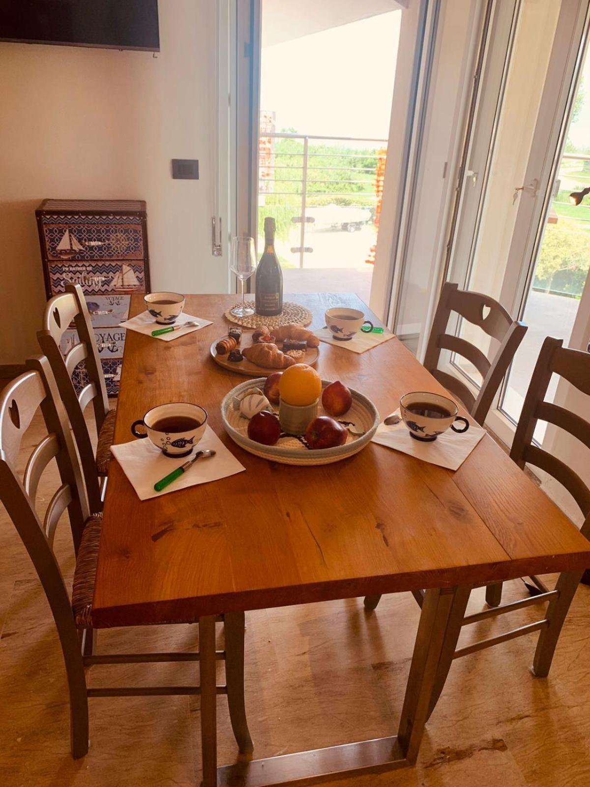 Seeblickwohnung Sirmione - Fronte Lago Mit Privatsteg Екстериор снимка