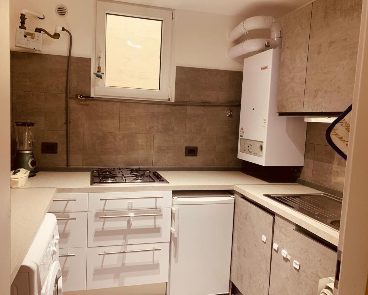 Seeblickwohnung Sirmione - Fronte Lago Mit Privatsteg Екстериор снимка