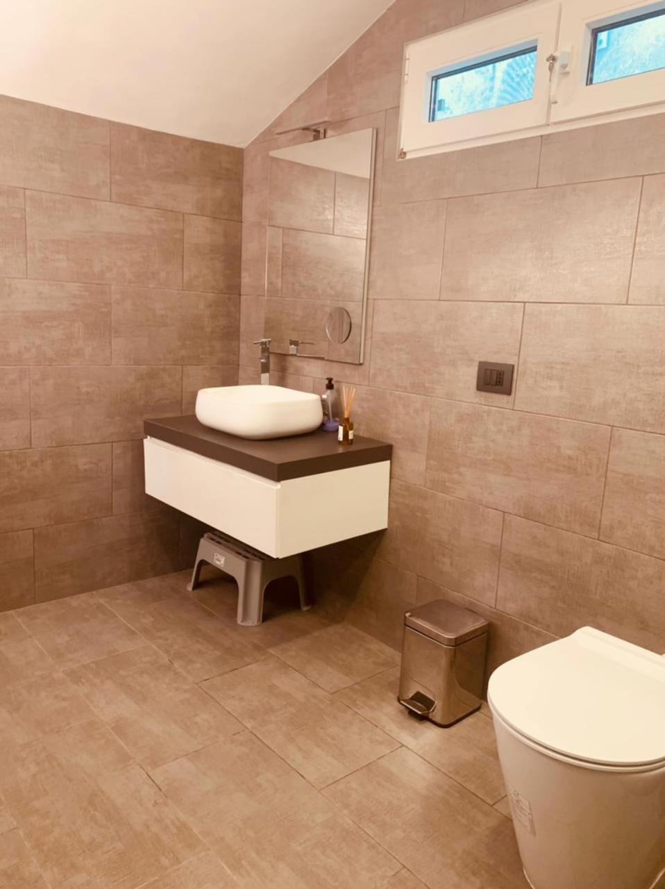 Seeblickwohnung Sirmione - Fronte Lago Mit Privatsteg Екстериор снимка